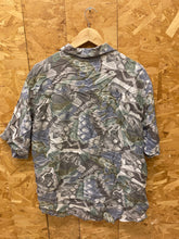 Vintage 90s men’s ugly abstract pastel purple grey 100% silk festival short sleeve shirt size large